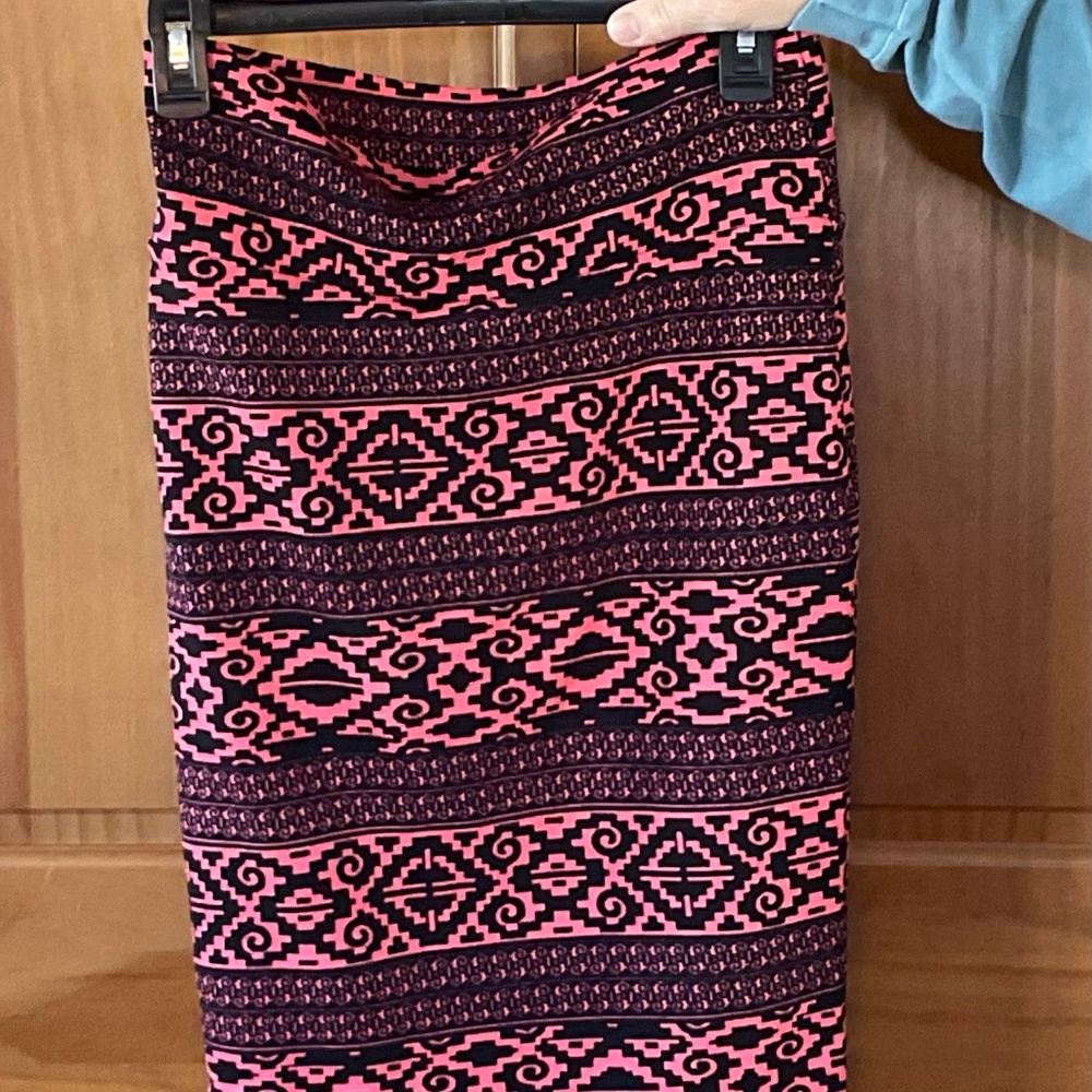 LuLaRoe Cassie in pink and black